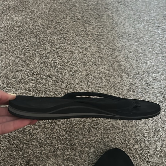 Women’s US size 9 Cushioned reef sandals - Picture 6 of 8